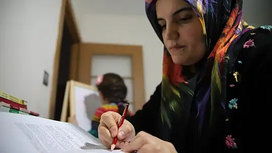 Baba okutmadı, azmi ve kocasının desteğiyle üniversiteli oldu