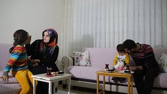 Baba okutmadı, azmi ve kocasının desteğiyle üniversiteli oldu