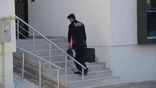 Bacadan binaya girdi..