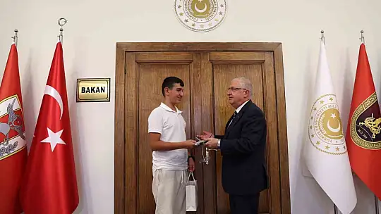 Bakan Güler, LGS ikincisi Elazığlı Muhammet'i kabul etti