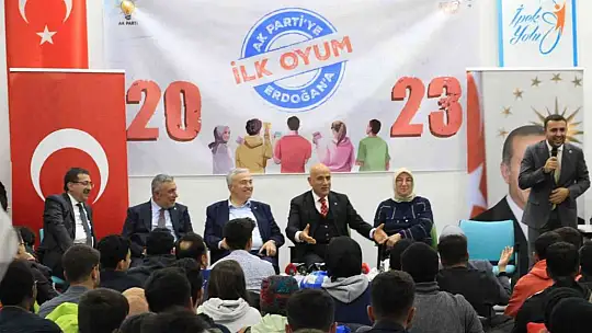 Bakan Kirişci, söylediği türküyle kulakların pasını sildi