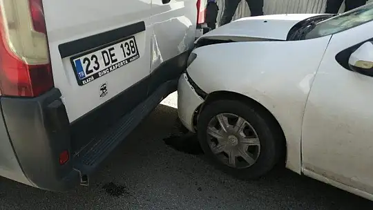 Bakan konvoyunda kaza, polisler ve haberciler yara almadan kurtuldu