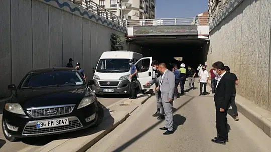 Bakan konvoyunda kaza, polisler ve haberciler yara almadan kurtuldu