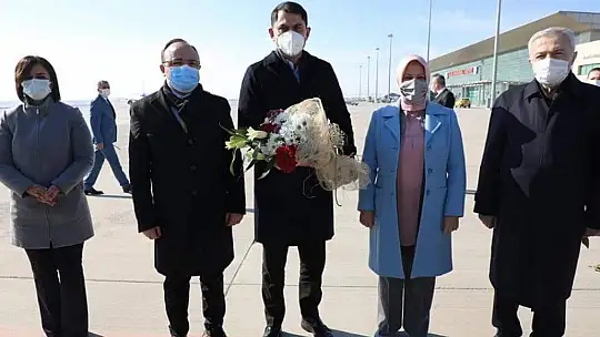 Bakan Kurum, Deprem Konutlarını İnceledi