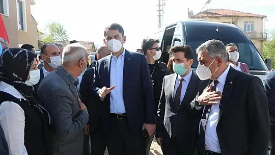 Bakan Kurum, depremin merkez üssü Sivrice'de inceleme yaptı