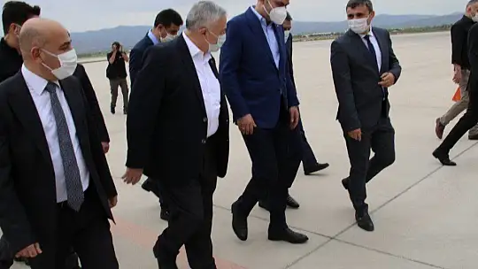 Bakan Kurum, Elazığ'dan Tunceli'ye geçti