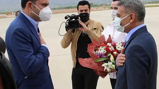 Bakan Kurum, Elazığ'dan Tunceli'ye geçti