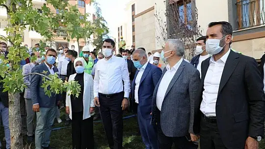 Bakan Kurum: Elazığ ve Malatya'da yapılan işlerin mali tutarı yaklaşık 7 milyar lirayı buluyor'