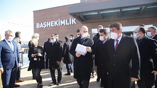 Bakan Soylu, Şehit Fethi Sekin'in babası ile kanaat önderi Nazırlı'yı hastanede ziyaret etti