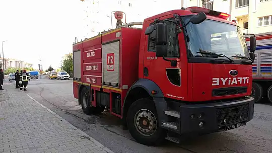 Balkonda çıkan yangın eve sıçramadan söndürüldü