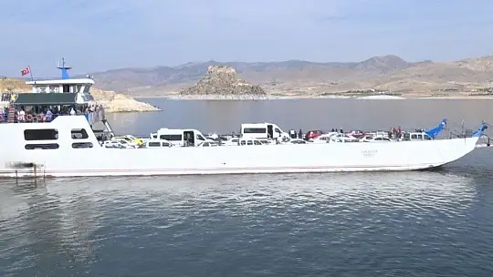 Başkan Alan, Elazığ-Tunceli arasında feribotla yolcu taşıdı