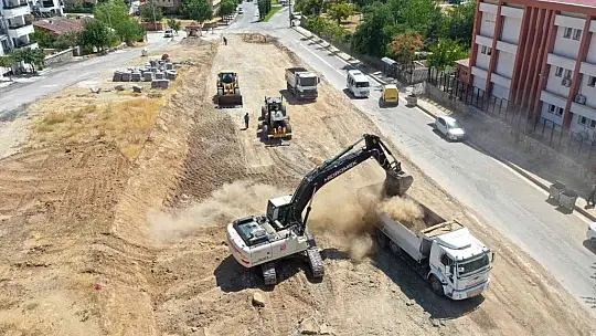 Başkan Şerifoğulları, '41 mahallenin tamamında yoğun bir çalışma içerisindeyiz'