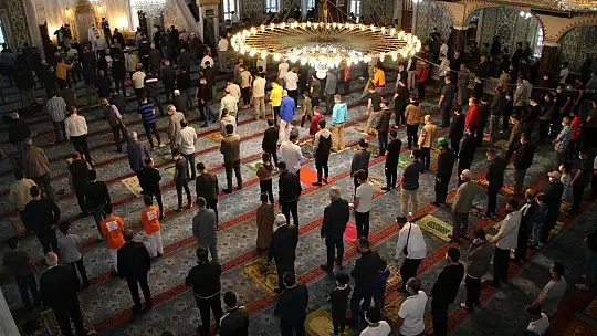 Bayram namazı sonrası vali uyardı, şeker yerine virüs ikram etmeyin
