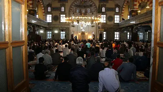 Bayram namazı sonrası vali uyardı, şeker yerine virüs ikram etmeyin