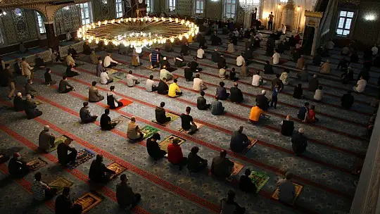 Bayram namazı sonrası vali uyardı, şeker yerine virüs ikram etmeyin