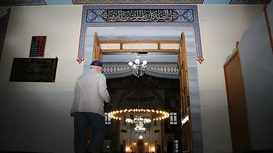 Bayram namazı sonrası vali uyardı, şeker yerine virüs ikram etmeyin