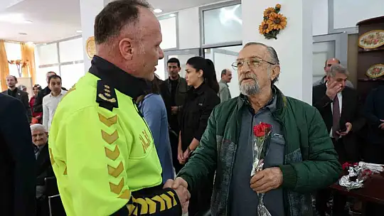 Bayramda huzurevi sakinleri unutulmadı