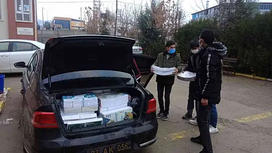 Belde belediye başkanı makam aracını servis aracına dönüştürdü