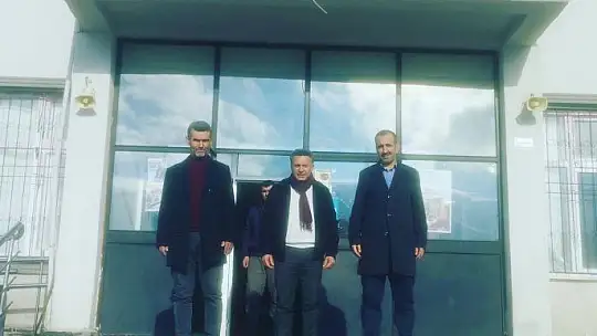 Belde belediye başkanı makam aracını servis aracına dönüştürdü