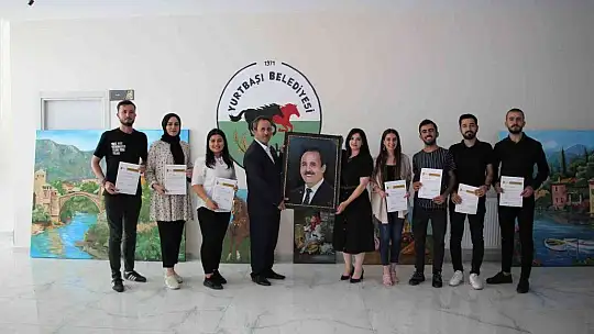 Belediye binası öğrencilerin eserleriyle renklendi