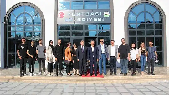 Belediye binası öğrencilerin eserleriyle renklendi