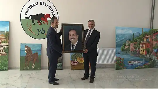 Belediye binası öğrencilerin eserleriyle renklendi