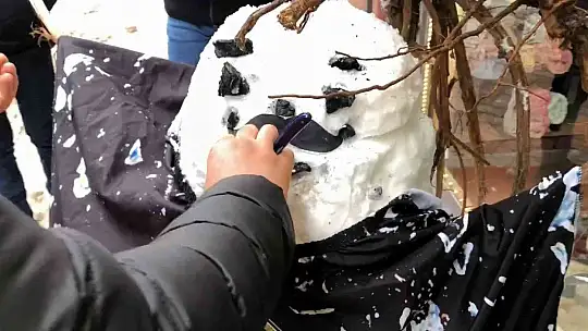 Kardan adamı tıraş etti