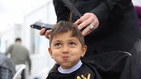 Berberler, depremzede çocuklara hizmet vermek için sıraya girdi