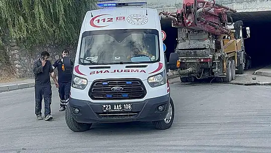 Beton pompa aracı alt geçitten geçmeye çalıştı: 2 yaralı