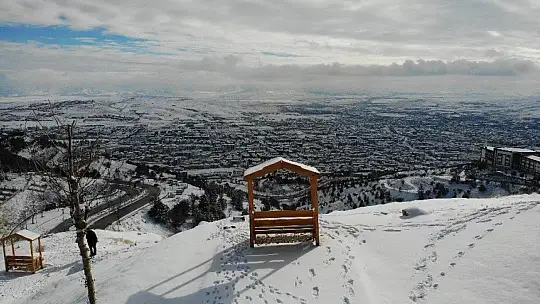 Bin 200 rakımlı Harput'ta kar güzelliği