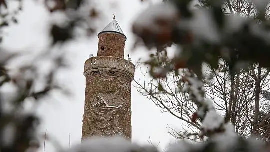 Bin 200 rakımlı Harput'ta kar güzelliği