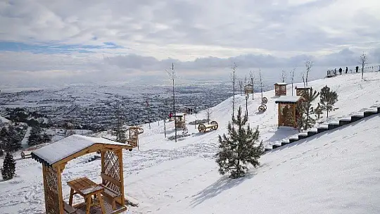 Bin 200 rakımlı Harput'ta kar güzelliği