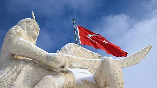 Bin 200 rakımlı Harput'ta kar güzelliği
