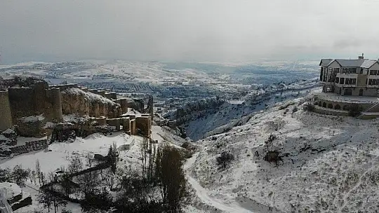 Bin 200 rakımlı Harput'ta kar güzelliği