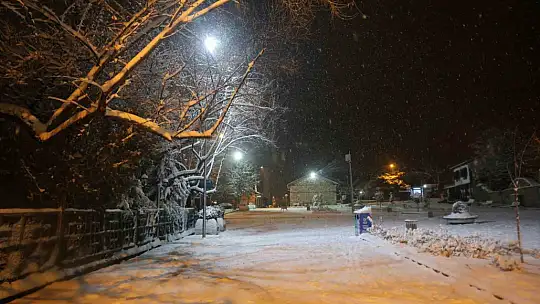 Bin 400 rakımlı Harput'ta kar yağışı eşsiz manzaralara sahne oldu
