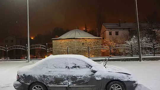 Bin 400 rakımlı Harput'ta kar yağışı eşsiz manzaralara sahne oldu