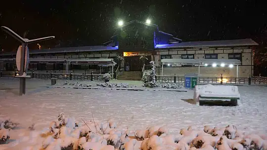 Bin 400 rakımlı Harput'ta kar yağışı eşsiz manzaralara sahne oldu