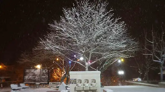 Bin 400 rakımlı Harput'ta kar yağışı eşsiz manzaralara sahne oldu