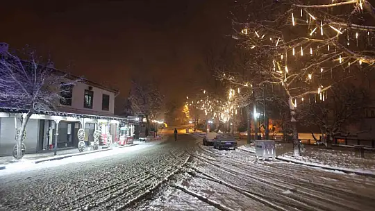 Bin 400 rakımlı Harput'ta kar yağışı eşsiz manzaralara sahne oldu