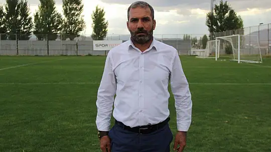 Bir dönem tribünlerden desteklediği takımını şimdi başkan olarak yaşatmaya çalışıyor