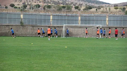 Bir dönem tribünlerden desteklediği takımını şimdi başkan olarak yaşatmaya çalışıyor