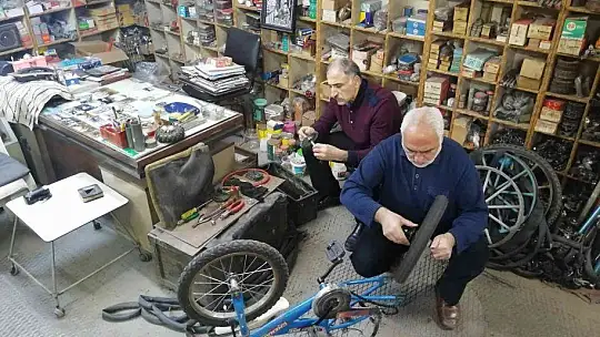Bisiklet tamircisi iki kardeş