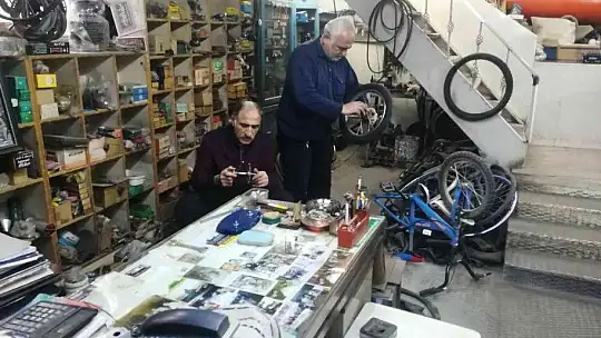 Bisiklet tamircisi iki kardeş