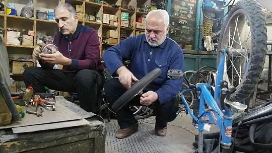 Bisiklet tamircisi iki kardeş