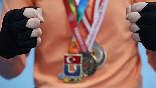 Boksta babasının desteğiyle başarıdan başarıya koşuyor