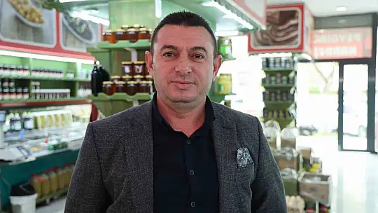 Böylesi görülmedi: Hırsızlar dükkana zarar vermesin diye kasaya harçlık bırakmaya başladı