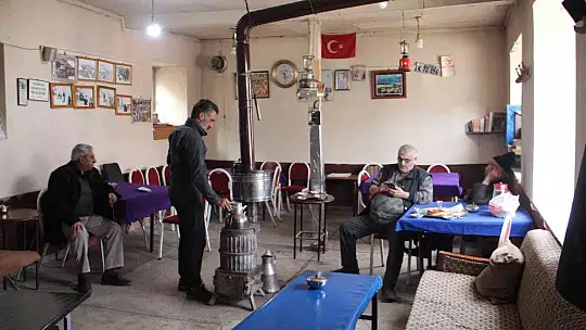 Bu kahveye oyun oynamaya değil uyumaya geliyorlar