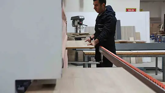 Bu lise fabrika gibi çalışıyor: Bir yılda 5 milyon ciro