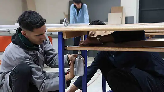 Bu lise fabrika gibi çalışıyor: Bir yılda 5 milyon ciro