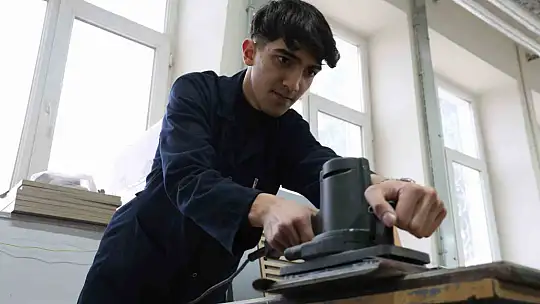 Bu lise fabrika gibi çalışıyor: Bir yılda 5 milyon ciro